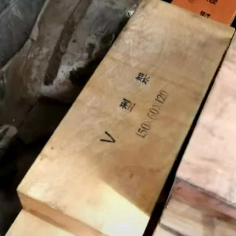 Bhideothan luingeis de fhrèamaichean mòra magnetic agus bogsaichean ceàrnagach magnetach